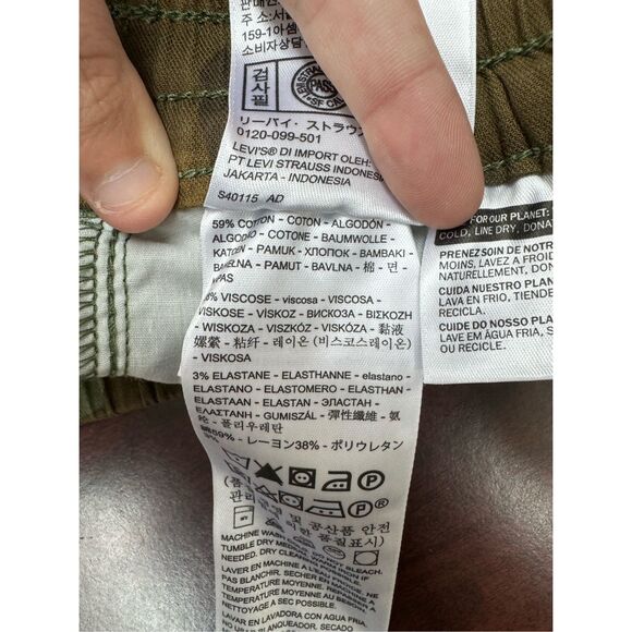 NWT Levi’s Camouflage Jet Set Taper Zipper Leg Joggers Size Small - Picture 11 of 13